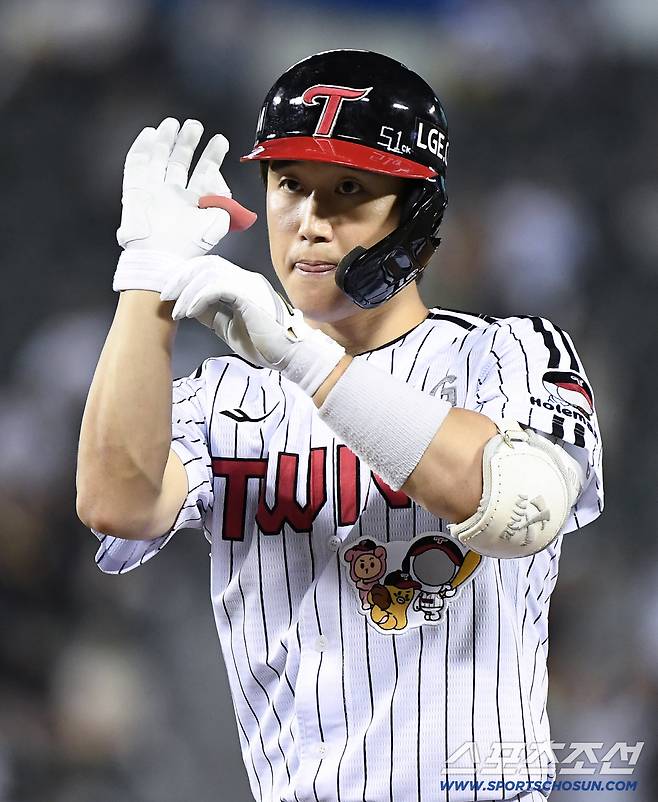 5일 서울 잠실구장에서 열린 두산-LG전. 4회말 무사 1, 3루. 1타점 적시타를 친 구본혁. 잠실=정재근 기자 cjg@sportschosun.com/2025.8.5/