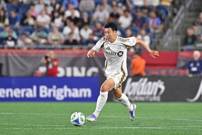 Aug 16, 2025; Foxborough, Massachusetts, USA; Los Angeles FC forward Son Heung-Min (7) dribbles the ball during the second half against the New England Revolution at Gillette Stadium. Mandatory Credit: Eric Canha-Imagn Images
<저작권자(c) 연합뉴스, 무단 전재-재배포, AI 학습 및 활용 금지>