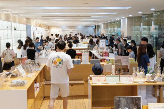 국립중앙박물관은 뮷즈 인기에 힘입어 지난해 관람객 기준 세계 8위에서 올해는 5위권을 넘보고 있다.