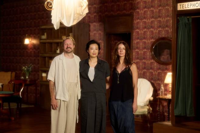 왼쪽부터 펠릭스 바렛 펀치드렁크 창립자 겸 연출, 박주영 미쓰잭슨 대표, 맥신 도일 공동 연출 겸 안무가./사진=미쓰잭슨