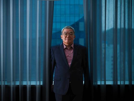 『재벌 뒤의 재벌』 저자 강병욱 경영학 박사는 막후에서 대한민국 경제를 움직인 큰손들의 이야기를 다뤘다. 강 박사는 "시대에 따라 달라지는 돈의 흐름을 좇다 보면 보이지 않는 부자들의 이야기에 주목할 수밖에 없다"고 설명했다. 우상조 기자