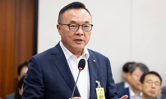 황주호 한국수력원자력 사장이 지난 19일 국회에서 열린 국회 산업통상자원중소벤처기업위원회 제2차 전체회의에 출석해 의원 질의에 답하고 있다. 뉴스1