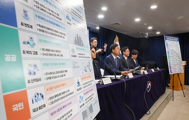 2025년 8월 22일 오후 정부서울청사에서 새정부 경제성장전략 관계부처 합동 브리핑이 열리면서 구윤철 부총리 겸 기획재정부장관이 모두발언을 하고 있다. /장련성 기자