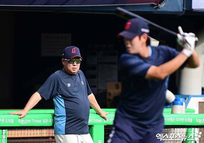 김태형 감독이 이끄는 롯데 자이언츠가 23일 창원NC파크에서 열리는 2025 신한 SOL Bank KBO리그 NC 다이노스와의 팀 간 13차전에서 11연패 탈출에 도전한다. 사진 엑스포츠뉴스 DB
