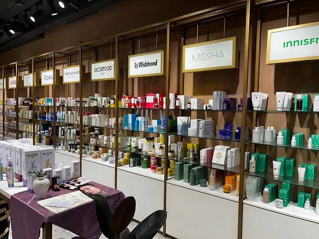 인도 뉴델리 후마유푸르거리의 한국 화장품 전문점. 사진=프라갸 아와사티 통신