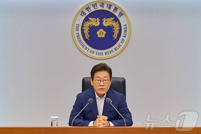 이재명 대통령이 14일 서울 용산 대통령실 청사에서 열린 제7회 수석·보좌관 회의에서 발언을 하고 있다. (대통령실 제공. 재판매 및 DB금지) 2025.8.14/뉴스1 ⓒ News1 이재명 기자