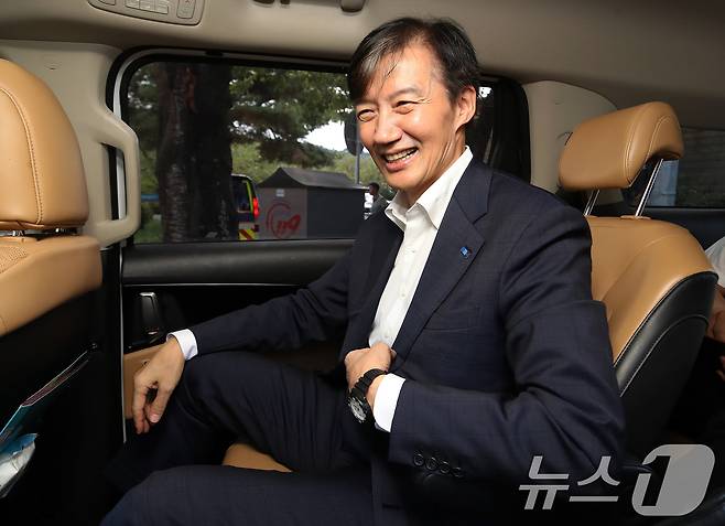 조국 조국혁신당 혁신정책연구원장이 25일 경남 김해시 진영읍 봉하마을에서 뉴스1과 인터뷰하고 있다. 2025.8.25/뉴스1 ⓒ News1 윤일지 기자