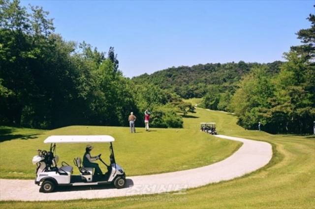 북한 태성호 기슭에 자리한 평양골프장. 연합뉴스