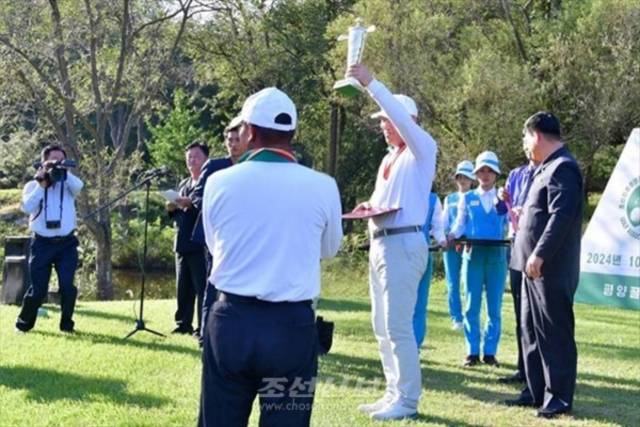 북한 태성호 기슭에 자리한 평양골프장. 연합뉴스