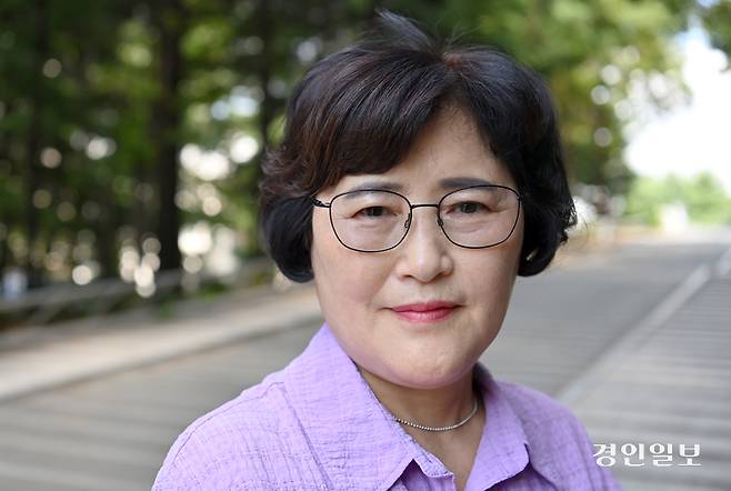 지난 22일 오후 경기도 고양시 일산 자택 인근에서 만난 김용자 동일방직해고자복직추진위원회 대표. 2025.8.22 /김용국기자 yong@kyeongin.com