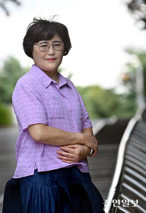 지난 22일 오후 경기도 고양시 일산 자택 인근에서 만난 김용자 동일방직해고자복직추진위원회 대표. 2025.8.22 /김용국기자 yong@kyeongin.com