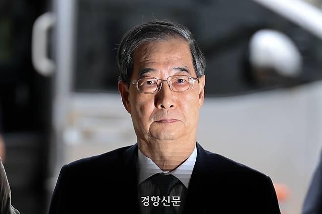 12·3 불법계엄 과정에서 윤석열 전 대통령의 내란 행위를 방조한 혐의를 받는 한덕수 전 국무총리가 27일 서초구 서울중앙지방법원에서 열린 구속 전 피의자 심문에 출석하고 있다. 성동훈 기자