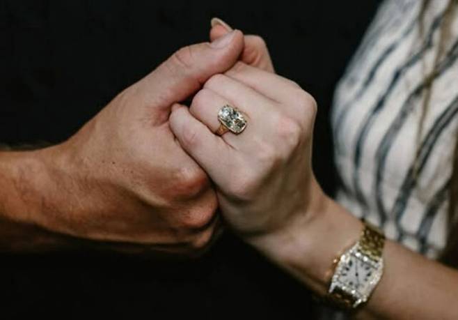 테일러 스위프트와 트래비스 켈시가 약혼을 발표했다. 사진ㅣ테일러 스위프트SNS