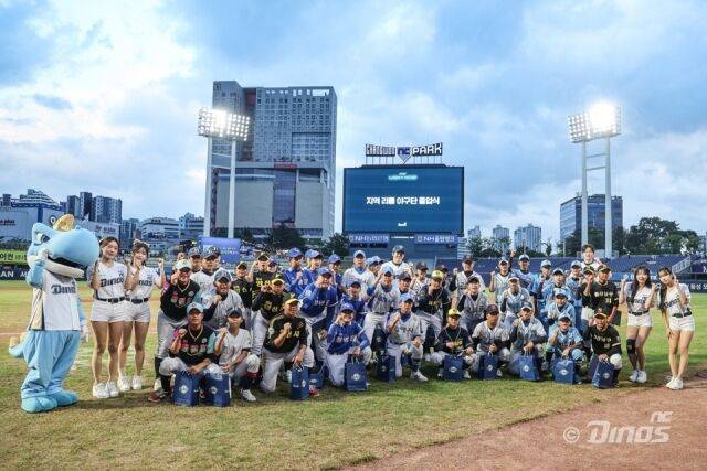 지역 리틀 야구단 '합동 졸업식' 단체사진./NC 다이노스