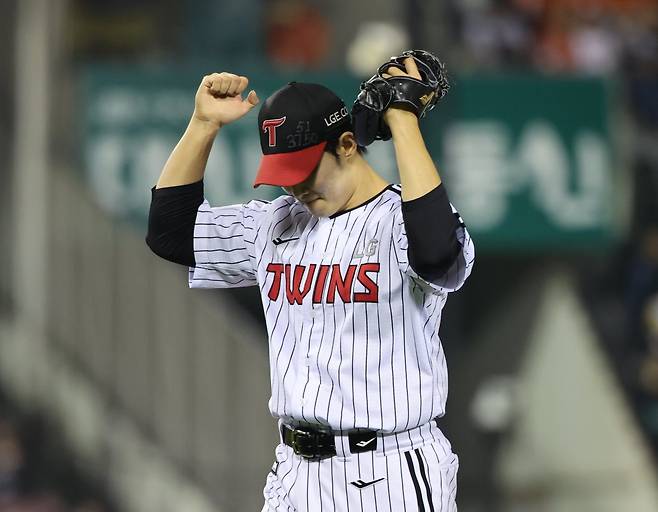 LG 김영우는 후반기 슬라이더를 손에 익히며 강렬한 투구를 이어가고 있다. 그는 한 단계 성장을 이뤄내며 후반기 팀의 필승조로 자리매김했다.|뉴시스