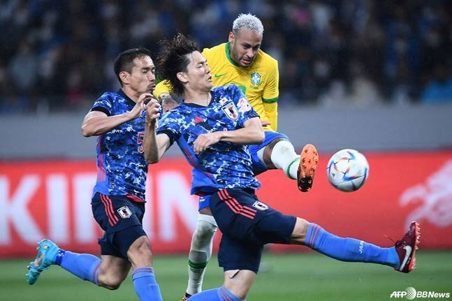 2022년 브라질과 일본의 친선경기 중 네이마르(노란색 유니폼). /AFPBBNews=뉴스1