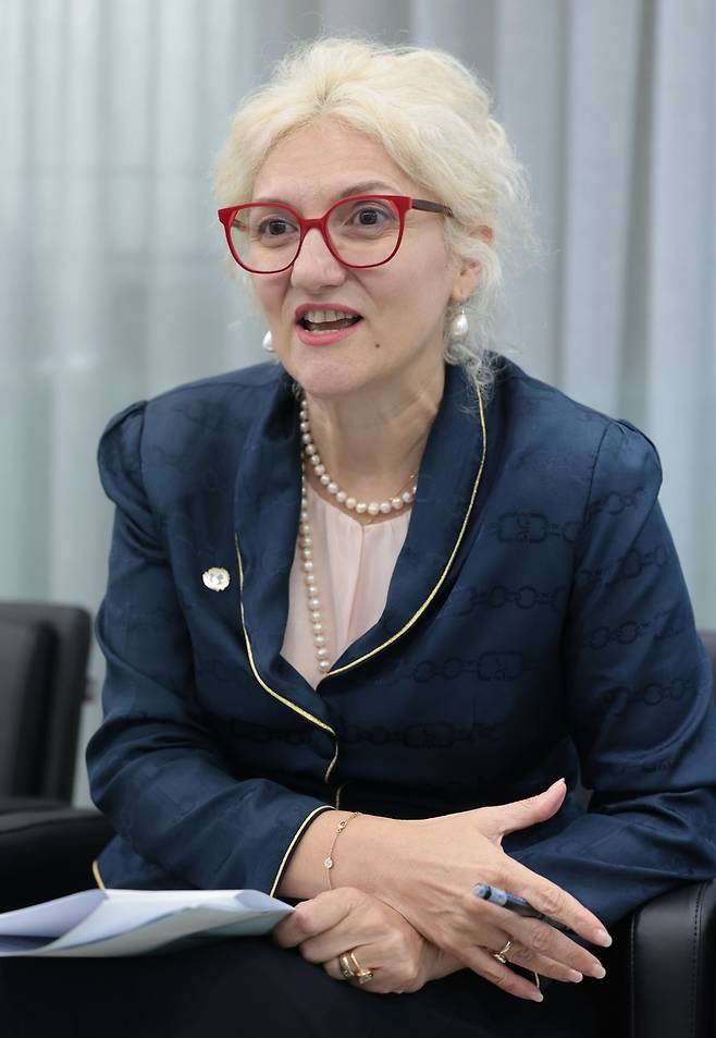 인터뷰하는 에틀레바 카딜리 유니세프 동남아프리카지역 대표 (서울=연합뉴스) 김인철 기자 = 에틀레바 카딜리 유니세프 동남아프리카지역 대표가 26일 서울 마포구 유니세프한국위원회에서 연합뉴스와 인터뷰를 하고 있다. 2025.8.27
yatoya@yna.co.kr