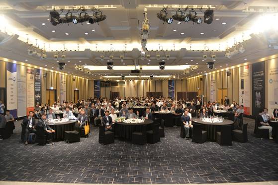 부산 웨스틴 조선호텔 그랜드볼룸에서 개최된 'CORE-NEXT 2025 기초과학연구역량강화사업 협의회'에서 각 대학 핵심연구지원센터 센터장들과 참여교수, 전담인력 등 총 250여명이 행사에 참석했다. 〈사진=기초과학 연구역량 강화사업 협의회〉