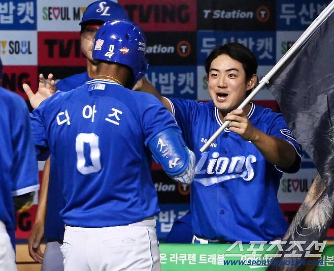 디아즈 사자 깃발 받아라!