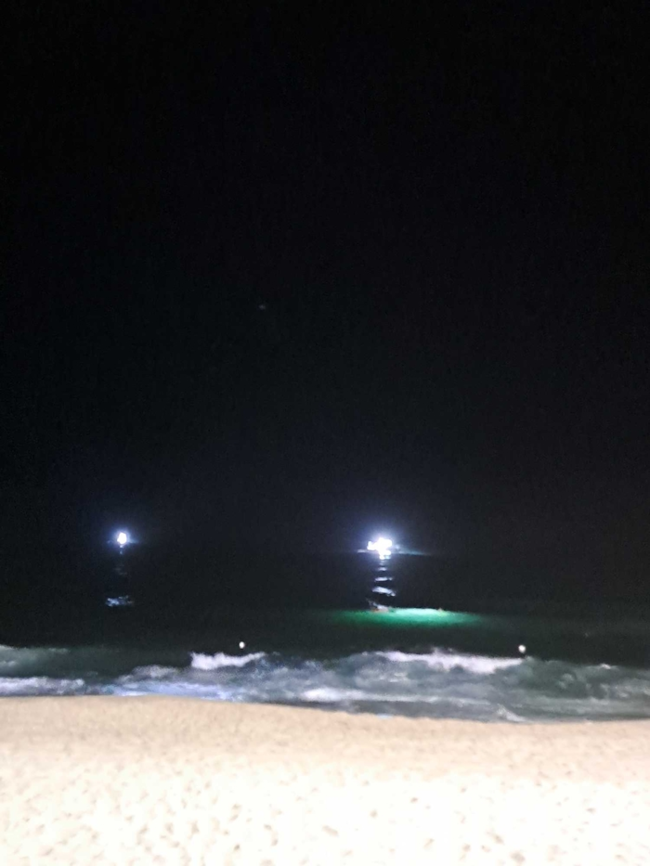 ▲ 28일 오전 1시 58분쯤 강릉시 사천면 하평해변에서 30대 B씨가 물에 빠져 심정지 상태로 이송됐으나 숨졌다. 강원소방본부 제공