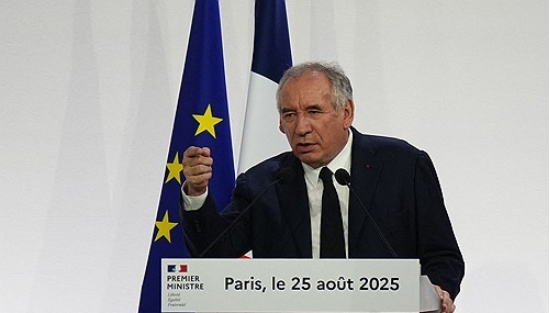 프랑수아 바이루 프랑스 총리가 지난 25일 프랑스 파리에서 예산 지침을 발표하는 기자회견에서 발언하고 있다. (사진=연합뉴스)