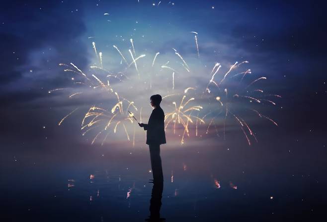 가수 임영웅의 신곡 '순간을 영원처럼' 뮤직비디오가 한 편의 영화 같은 영상미와 깊은 울림을 주는 메시지로 호평받고 있다. "삶은 생각보다 짧아요, 이 순간을 영원처럼 살아봐요" 등 평범한 일상의 소중함을 일깨우는 가사와 임영웅의 호소력 짙은 목소리가 어우러져 진한 감동을 선사한다.