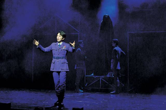 뮤지컬 ‘쇼맨-어느 독재자의 네 번째 대역배우’에서 ‘네불라’ 역을 맡은 윤나무. 국립정동극장 제공