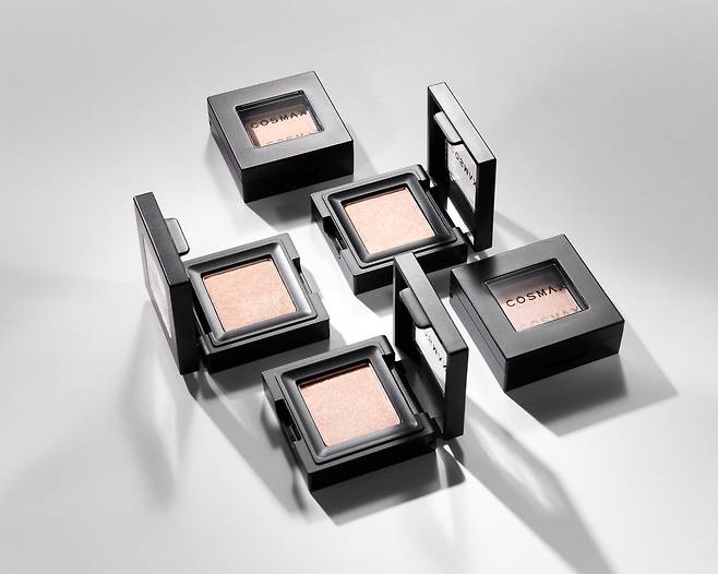 글로벌 화장품 ODM(연구·개발·생산) 기업 코스맥스가 미백 기능성 고시원료를 적용한 신규 파우더 제형을 개발하고 식품의약품안전처 허가를 취득했다. 코스맥스 제공