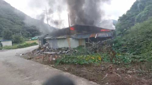 ◇30일 오전 10시5분께 원주시 문막읍의 한 주택에서도 화재가 났다. 사진=강원특별자치도소방본부 제공