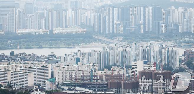 서울 남산타워에서 바라본 아파트 단지 모습. (자료사진)/뉴스1 ⓒ News1 김민지 기자