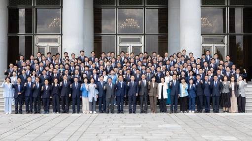 이재명 대통령이 29일 청와대 영빈관 더불어민주당 의원들과 오찬간담회 후 단체기념을 촬영하고 있다. 대통령실제공