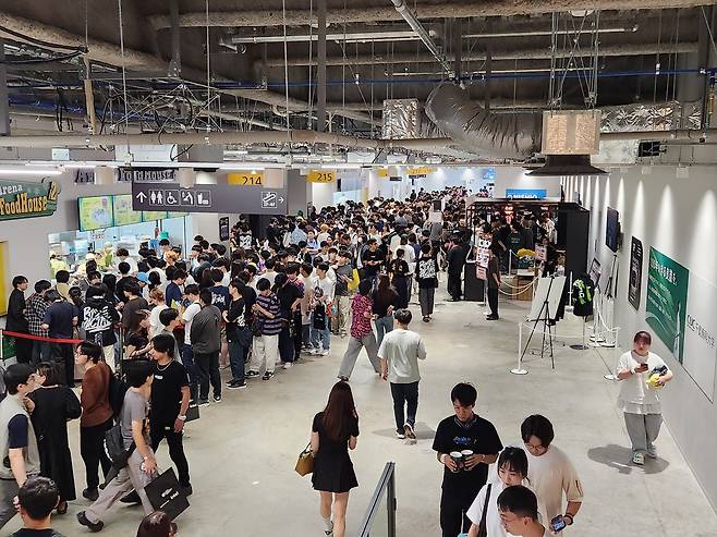 - 펄사 부스와 음식점 앞도 마찬가지다