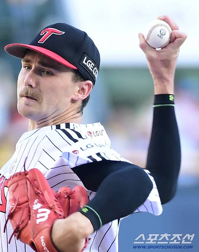 30일 잠실구장에서 열린 LG와 키움의 경기. 선발 투구하고 있는 LG 톨허스트. 잠실=송정헌 기자songs@sportschosun.com/2025.08.30/