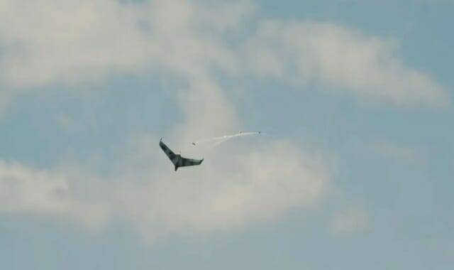 아이언 드론 레이더 시스템은 적대적인 드론을 사냥할 수 있는 소형 드론을 탑재하고 있다. (사진=아메리칸 로보틱스)