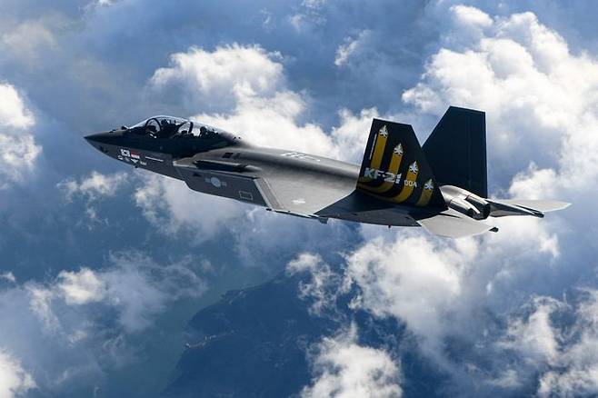 비행 중인KF-21 복좌형 4호기.ⓒKAI