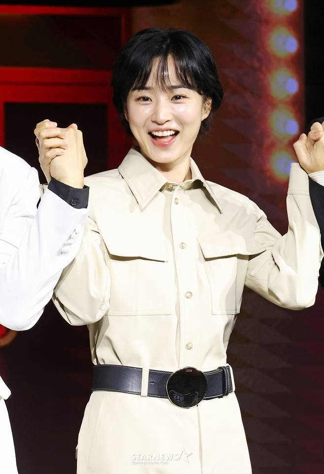 배우 방효린이 18일 오전 서울 마포구 호텔나루 서울 엠갤러리에서 진행된 넷플릭스 오리지널 시리즈 '애마' 제작발표회에 참석해 포즈를 취하고 있다. 1980년대 한국을 강타한 에로영화의 탄생 과정 속, 화려한 스포트라이트에 가려진 어두운 현실에 용감하게 맞짱 뜨는 톱스타 ‘희란’과 신인 배우 ‘주애’의 이야기를 그린 넷플릭스 시리즈 '애마'는 오는 22일 공개된다. /2025.08.18 /사진=이동훈 photoguy@
