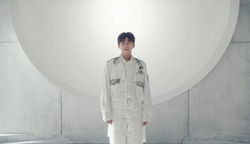 임영웅, 유튜브 점령! '순간을 영원처럼' 인기 급상승 뮤직비디오 1위