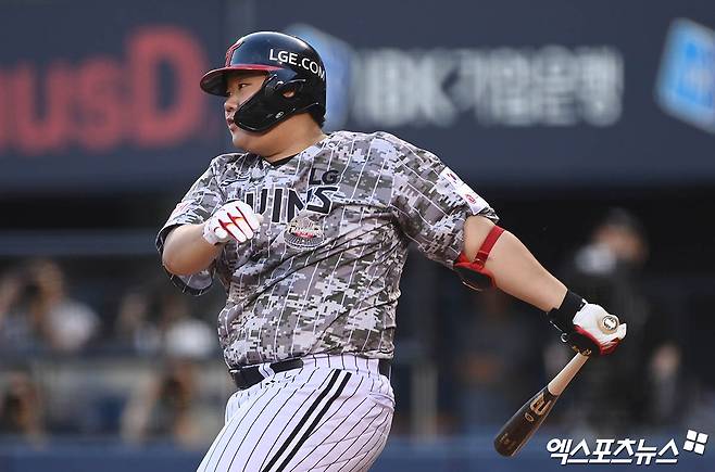 LG 트윈스 거포 포수 유망주 김범석이 최근 구단에 오는 10월 현역으로 입대하겠다는 의사를 내비쳤다. 사진 엑스포츠뉴스 DB