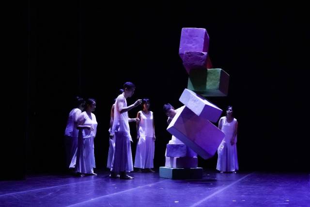 부산케인무용단 작품 '가벼운 것들의 반란'. 라라미댄스페스티벌 제공