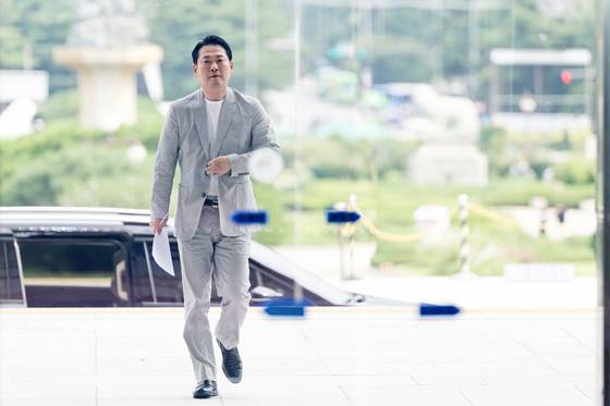 장동혁 국민의힘 대표가 31일 오후 서울 여의도 국회 당대표실로 향하고 있다. 뉴스1