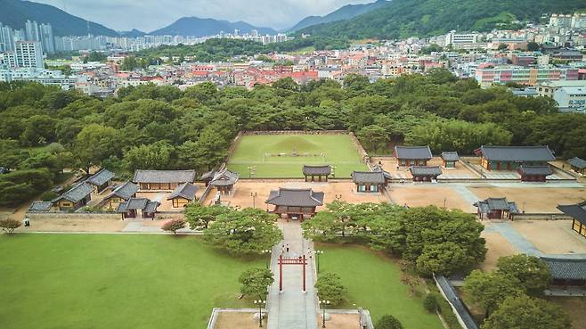가야의 시조이자 김해 김씨의 시조인 수로왕이 묻힌 김해 수로왕릉 전경. 사진=도진영
