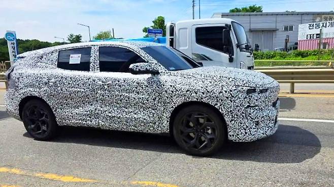 르노 오로라 2 스파이샷