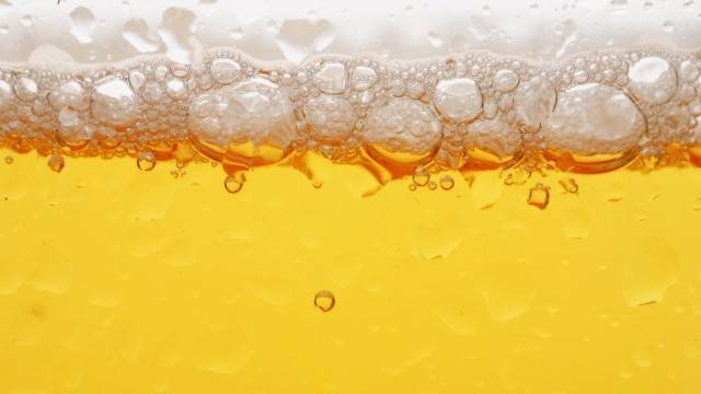 소변에 맥주 거품처럼 미세하고 쫀쫀한 거품이 지속된다면, 단백뇨를 의심해 볼 수 있다|출처: 클립아트코리아