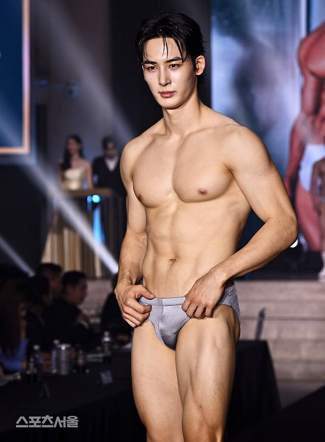 최승호가 수영복 심사를 소화하고 있다. 이주상기자rainbow@sportsseoul.com