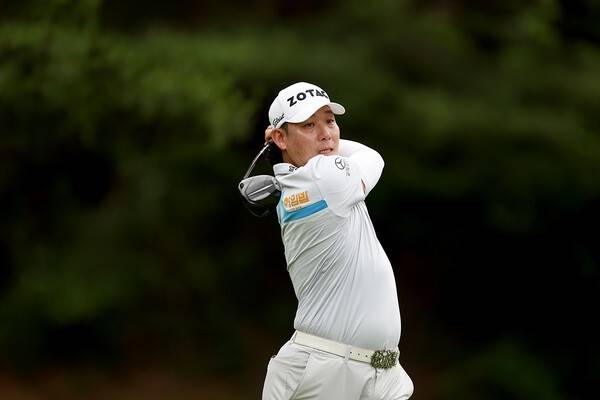 제68회 KPGA 선수권대회 with A-ONE CC에 출전했던 김봉섭이 샷을 날리고 있다. /사진=KPGA