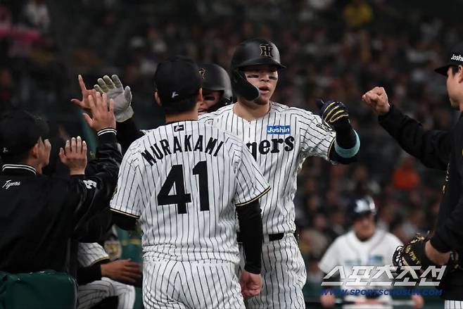 한신 타선을 이끌고 있는 5년차 내야수 사토. 센트럴리그 홈런, 타점 1위를 달리고 있다. 한신은 빠르면 이번주 우승 확정이 가능하다. 사진캡처=한신 타이거즈 SNS