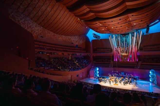 지난 6월 미국 로스앤젤레스 월트디즈니 콘서트홀에서 진행한 TIMF앙상블 공연. / 사진출처. TIMF앙상블. ⓒ Farah Sosa