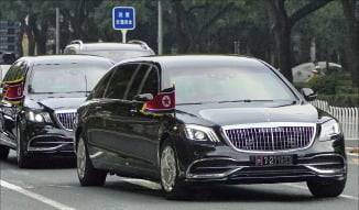 김정은 북한 국무위원장이 전용열차에 싣고 온 마이바흐. 신화연합뉴스