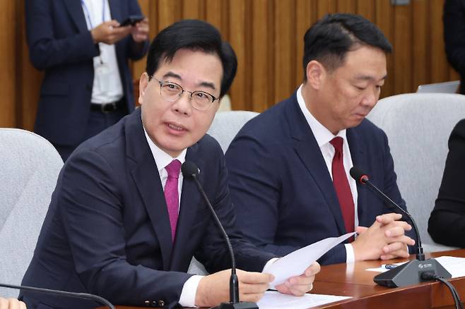 국민의힘 송언석 원내대표가 2일 서울 여의도 국회에서 열린 원내대책회의에서 발언하고 있다. 연합뉴스