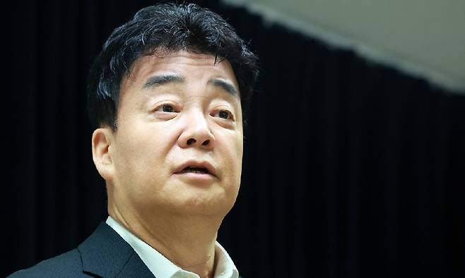 넷플릭스 측은 백종원의 논란에도 ‘흑백요리사2’ 공개를 확정했다. 뉴스1